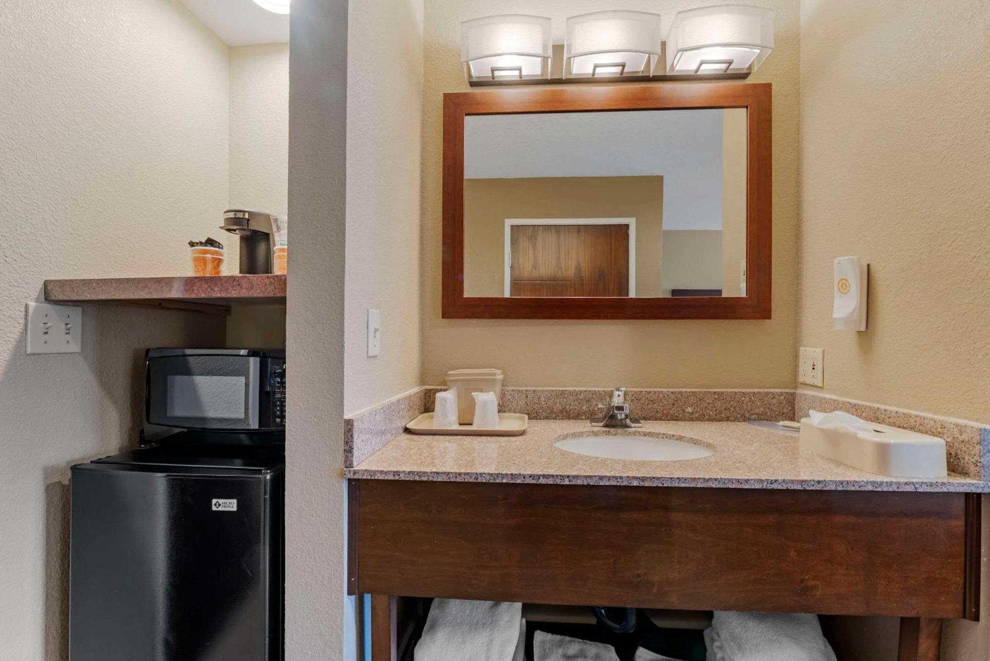 Comfort Inn Lathrop Stockton Airport Екстериор снимка