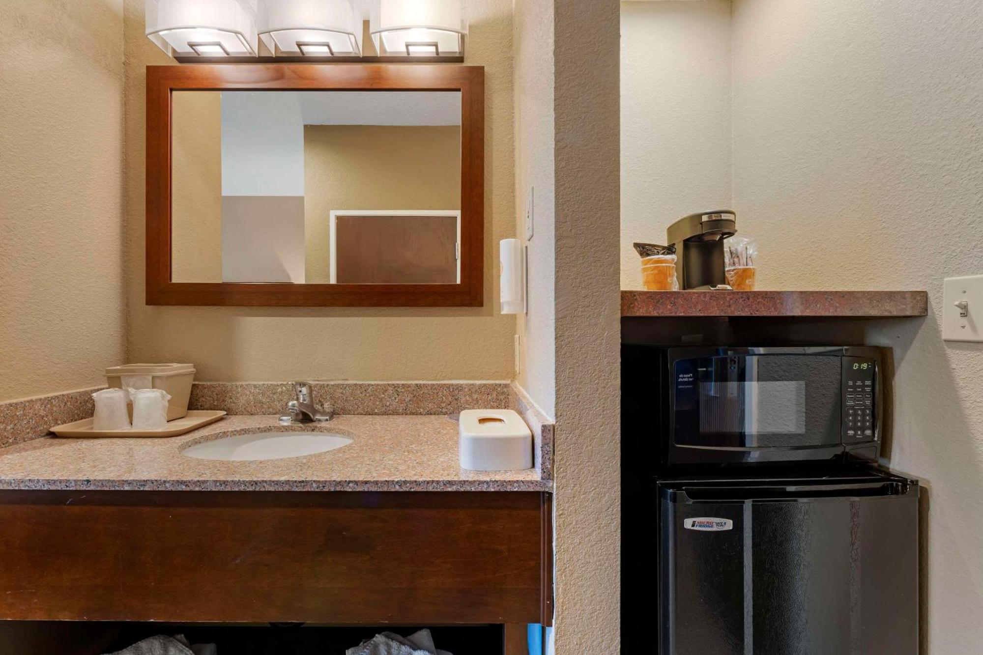 Comfort Inn Lathrop Stockton Airport Екстериор снимка